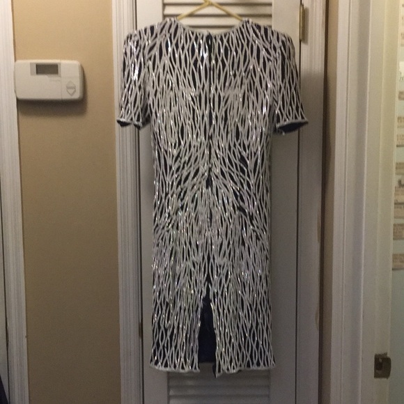 Woman’s formal dress - Picture 3 of 3